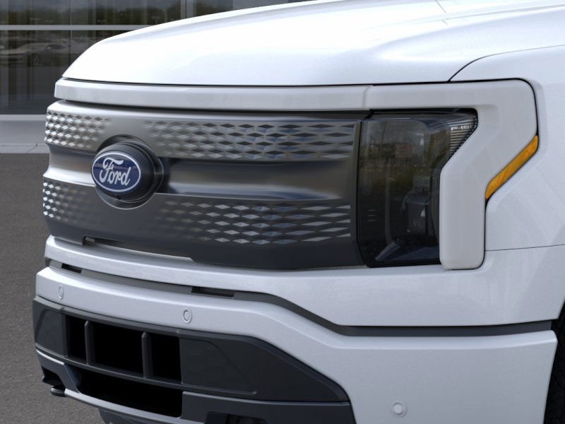 2025 Ford F-150 Lightning photo 17