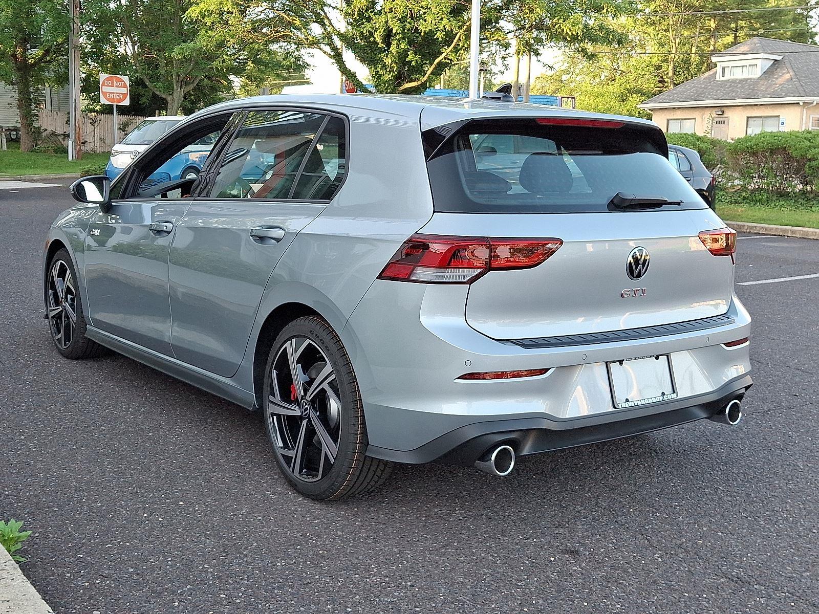 2025 Volkswagen Golf GTI SE photo 4