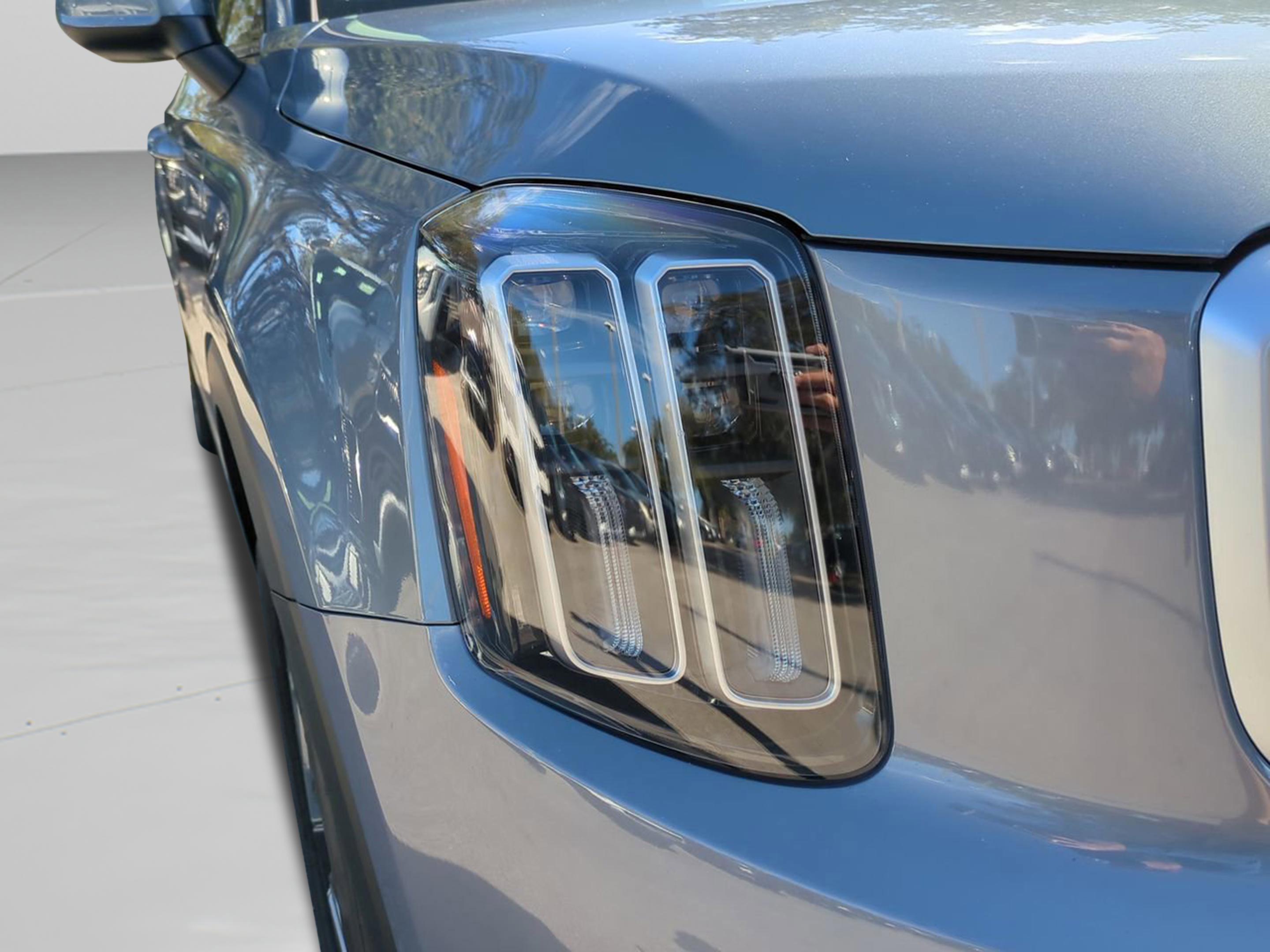 2025 Kia Telluride LX photo 9