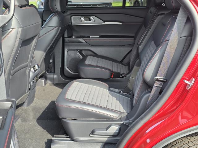 2025 Ford Explorer ST-Line photo 11