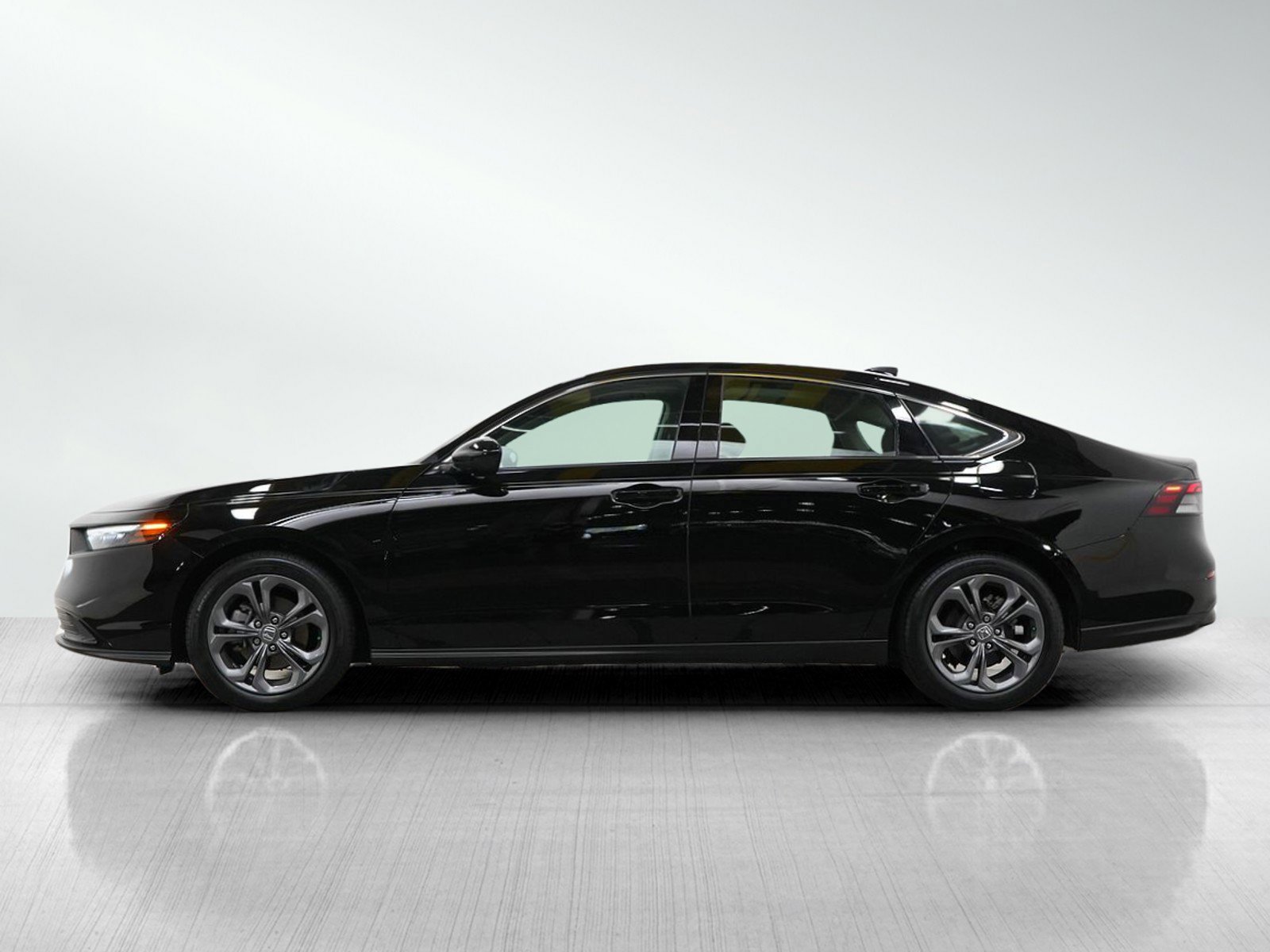 Used 2023 Honda Accord EX with VIN 1HGCY1F31PA040686 for sale in Bloomington, Minnesota