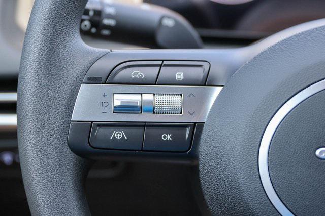 New 2025 White Hyundai SEL FWD image 20