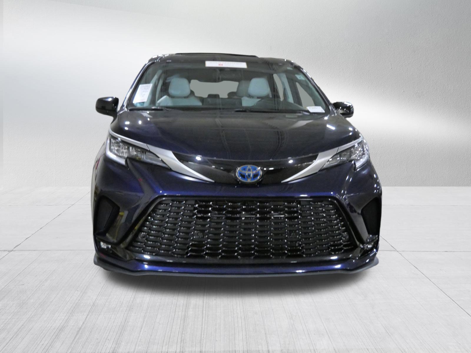 Used 2022 Toyota Sienna XSE with VIN 5TDXSKFC2NS070111 for sale in Golden Valley, Minnesota