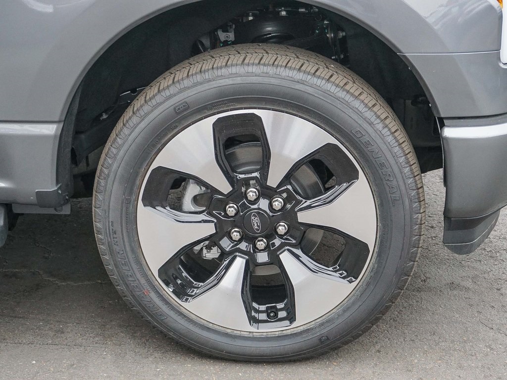 2025 Ford F-150 Lightning Platinum photo 11