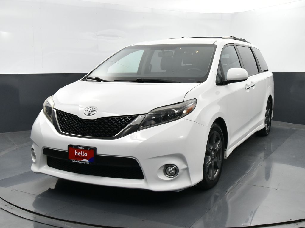 2017 Toyota Sienna SE photo 3