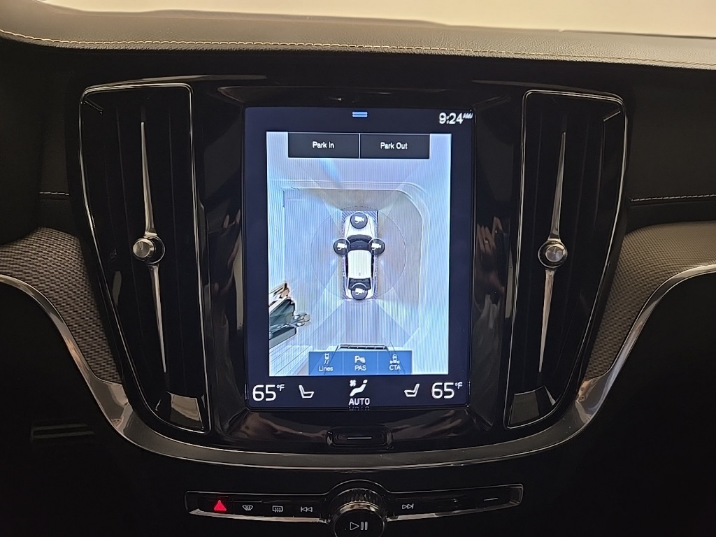 2022 Volvo S60 Recharge T8 Black Edition R-Design photo 18