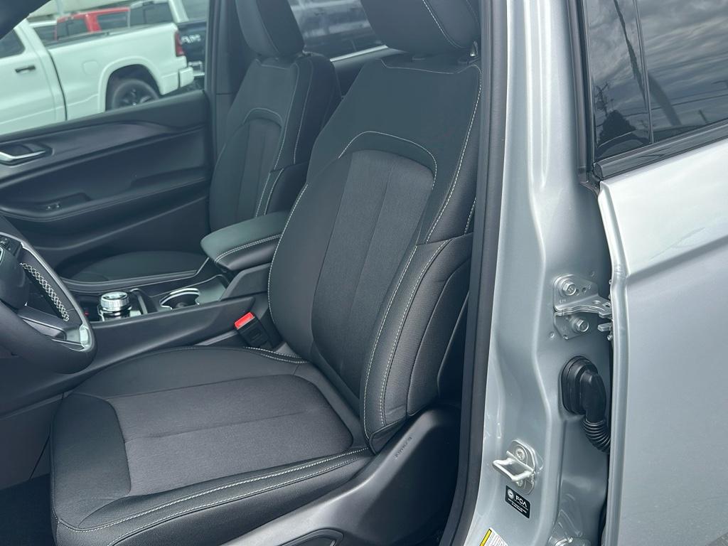 2025 Jeep Grand Cherokee Laredo X photo 21