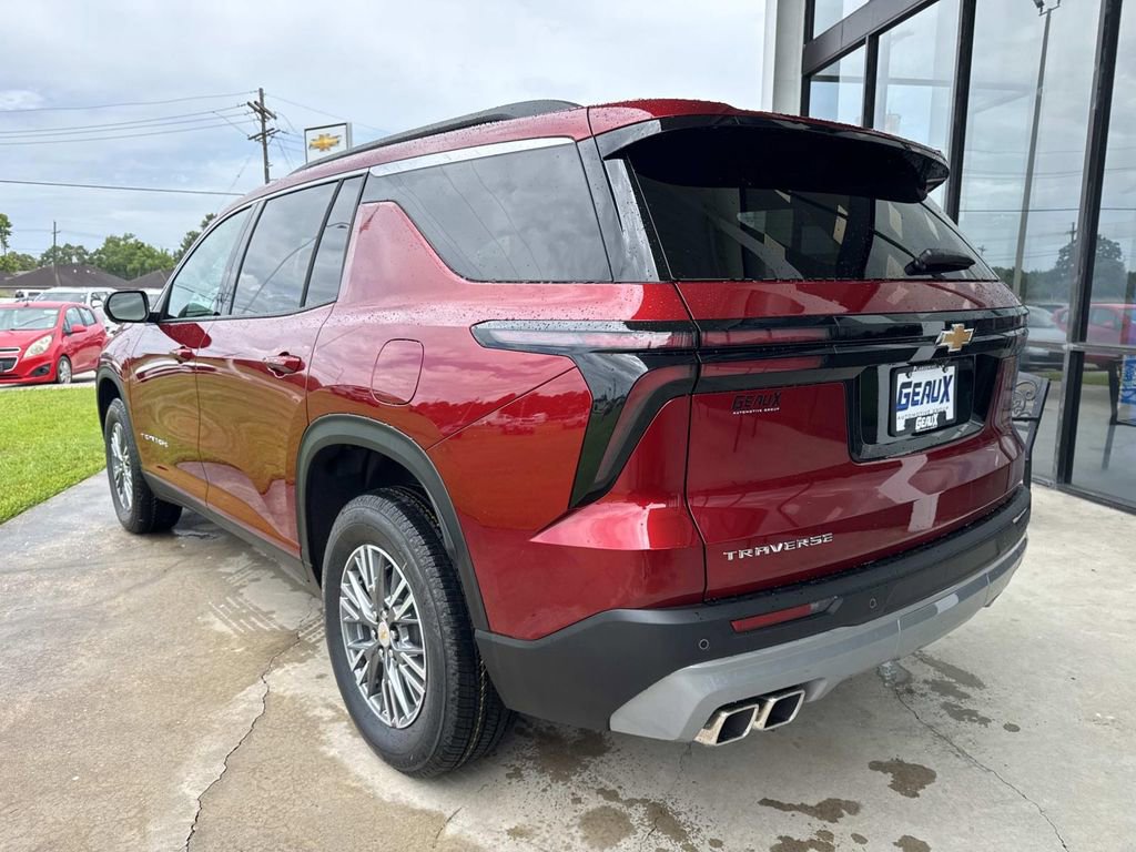 2025 Chevrolet Traverse photo 4