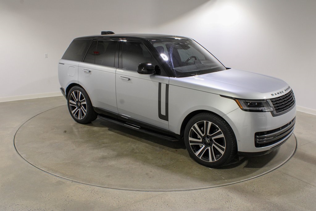 2023 Land Rover Range Rover SE photo 6