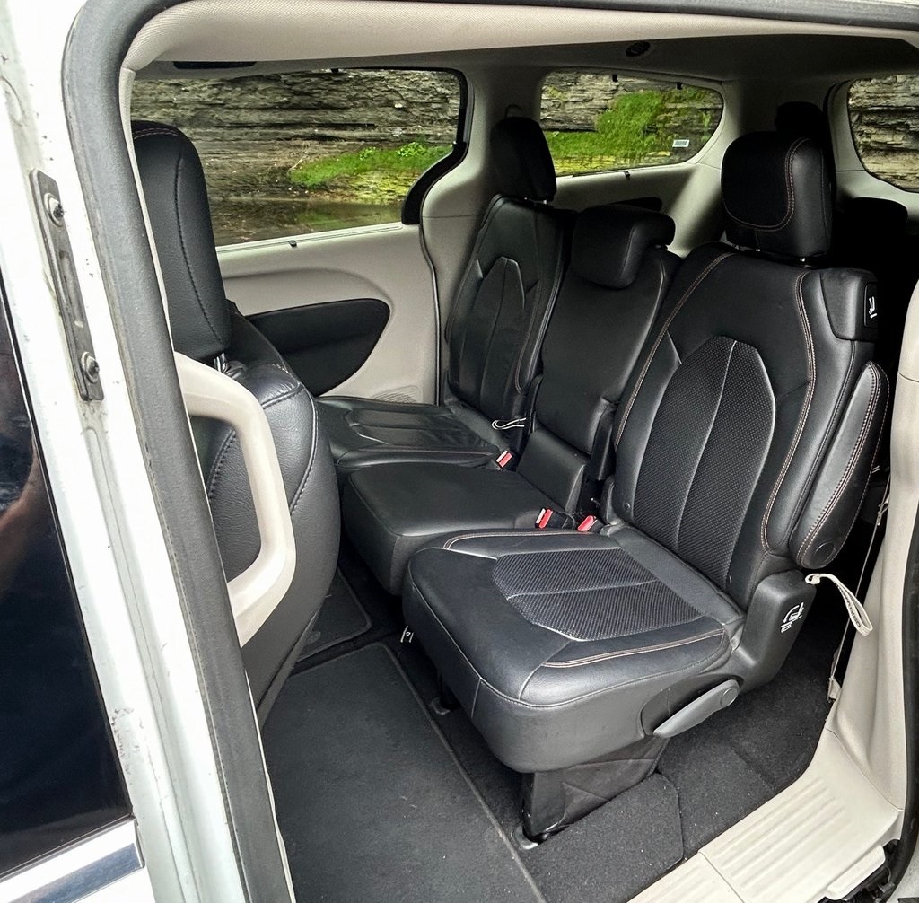 2018 Chrysler Pacifica Touring L photo 17