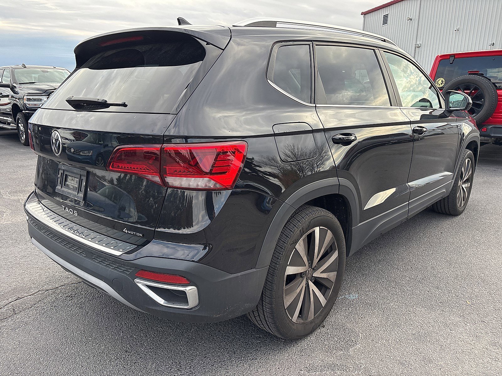 2023 Volkswagen Taos SE photo 4