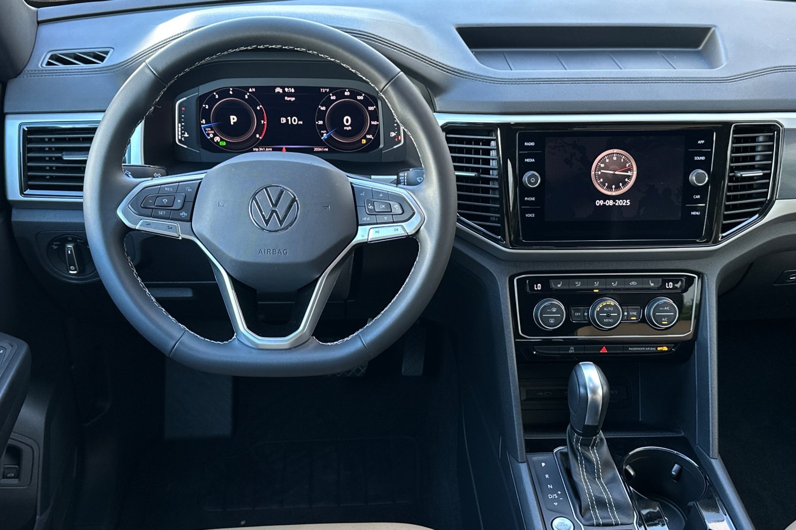 2023 Volkswagen Atlas Cross Sport SE Technology photo 14