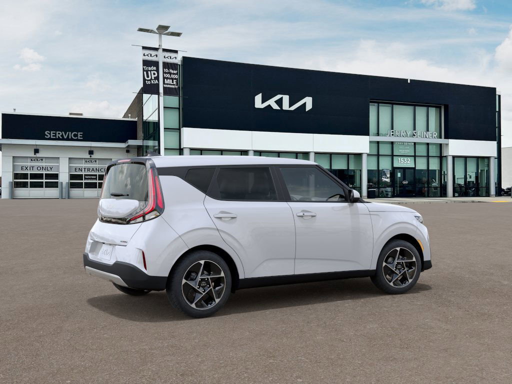 2025 Kia Soul EX photo 2