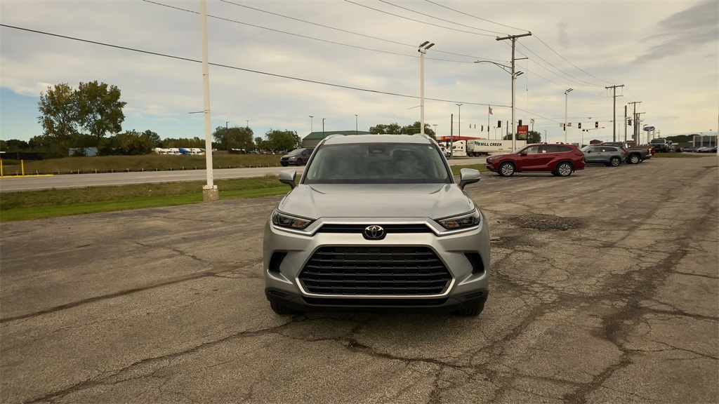 2026 Toyota Grand Highlander XLE AWD photo 3