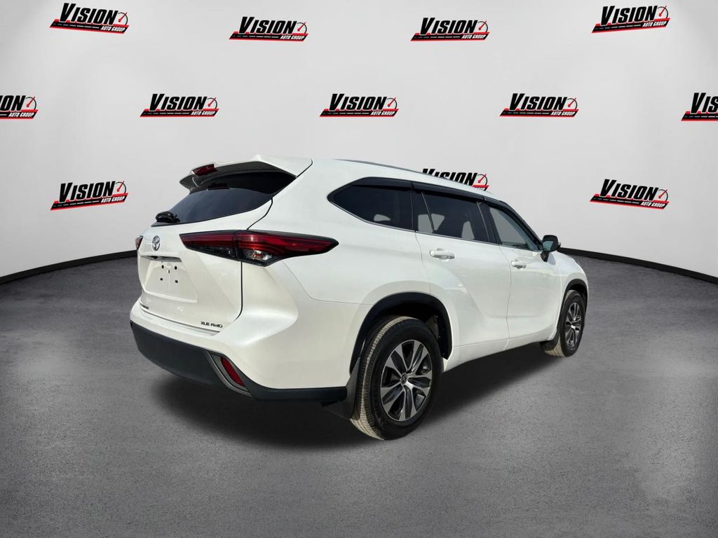 2023 Toyota Highlander L photo 5