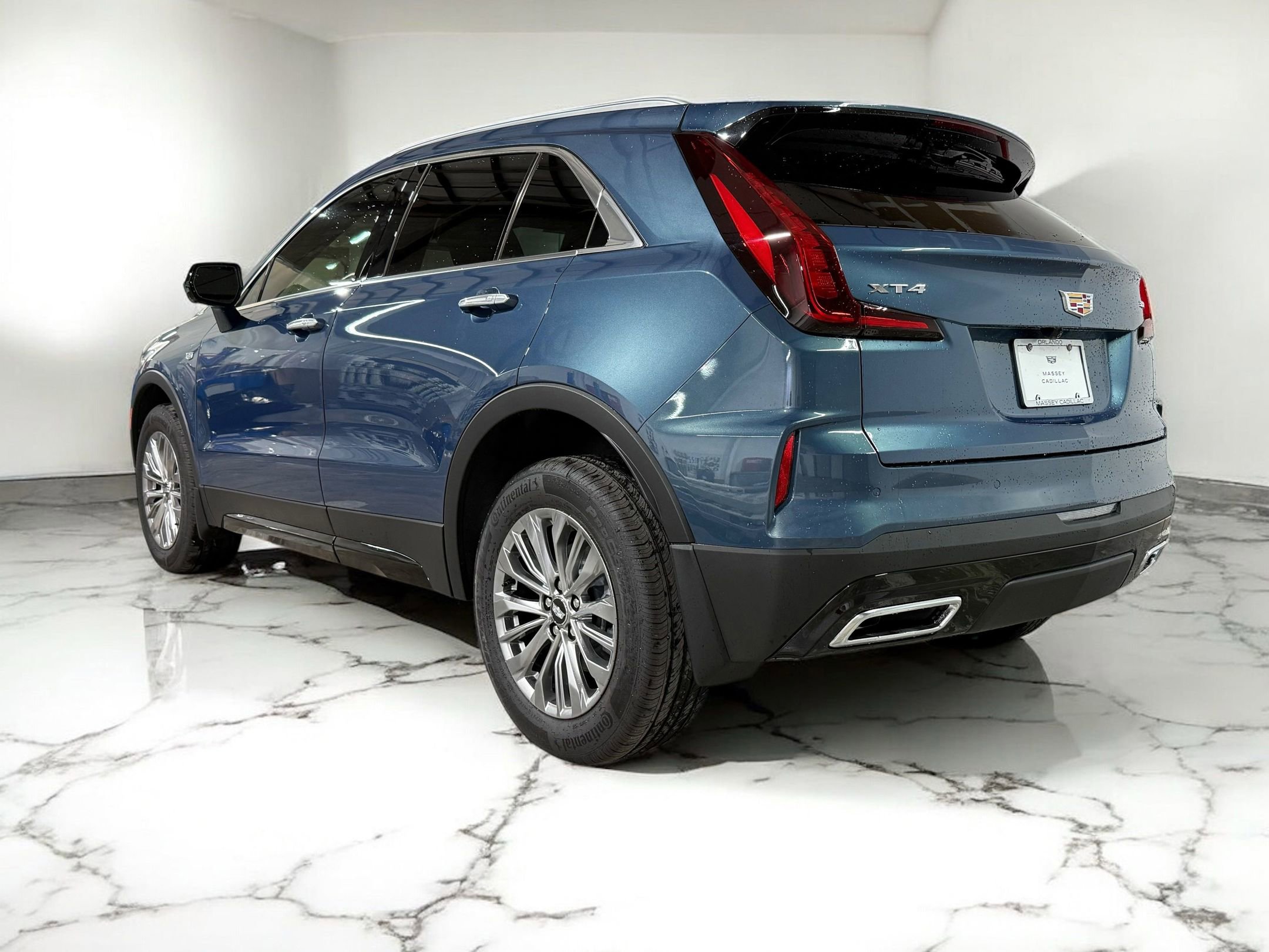 2025 Cadillac XT4 Premium Luxury photo 2