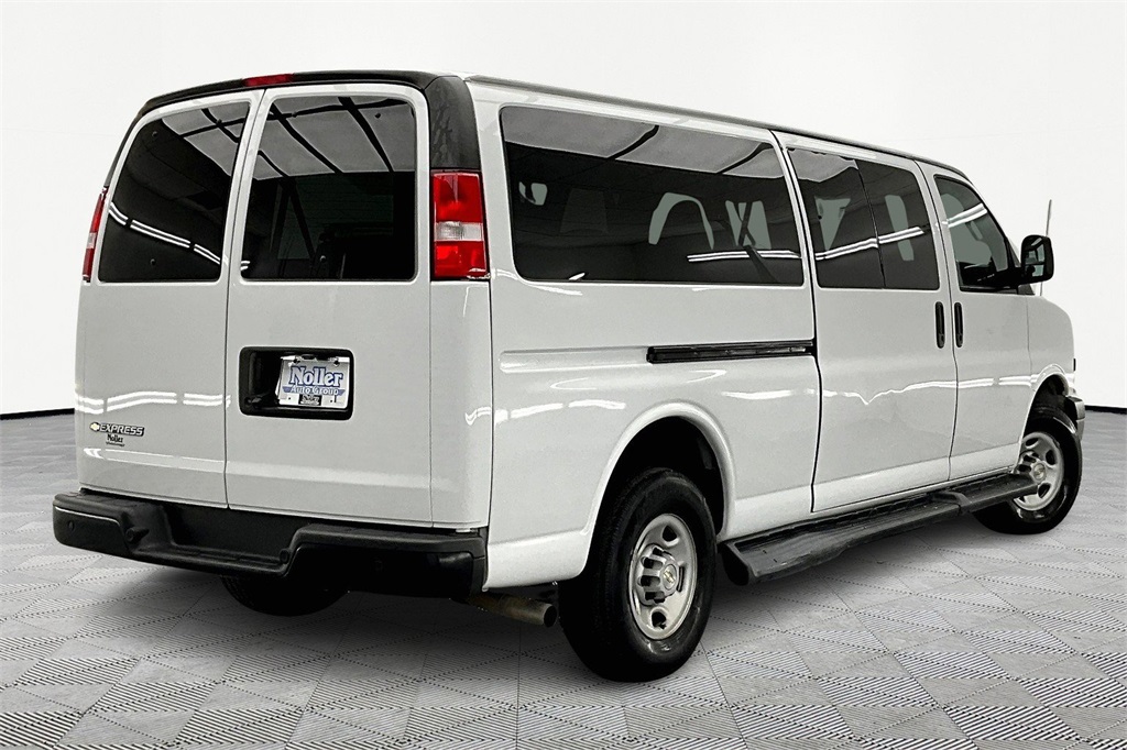 Used 2022 Chevrolet Express Passenger LS with VIN 1GAZGNF72N1255117 for sale in Kansas City