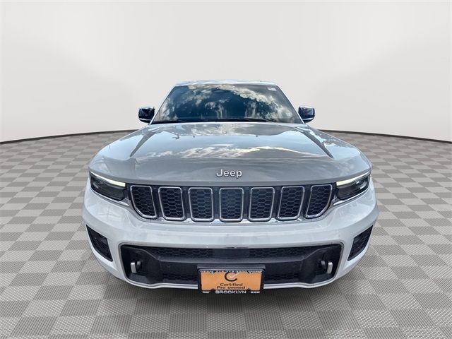 2023 Jeep Grand Cherokee Overland photo 2