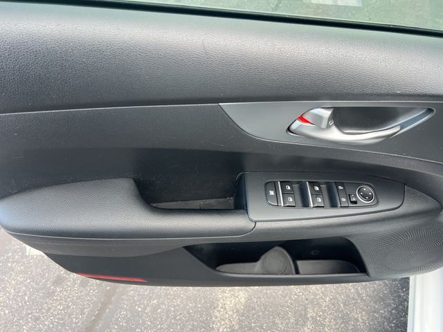 2020 Kia Forte FE LXS photo 3