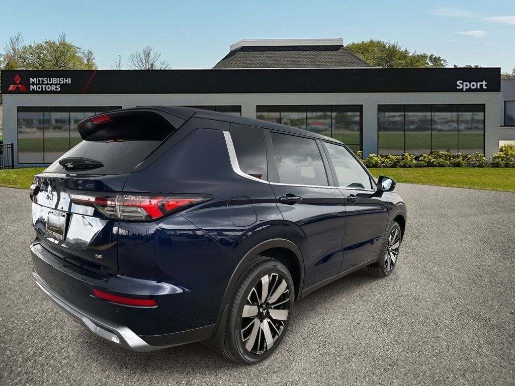 2025 Mitsubishi Outlander SE photo 3