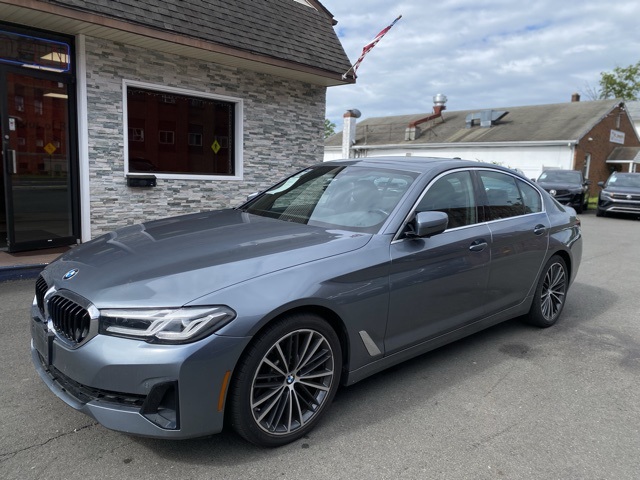 Used 2022 Blue BMW 530i xDrive image 1