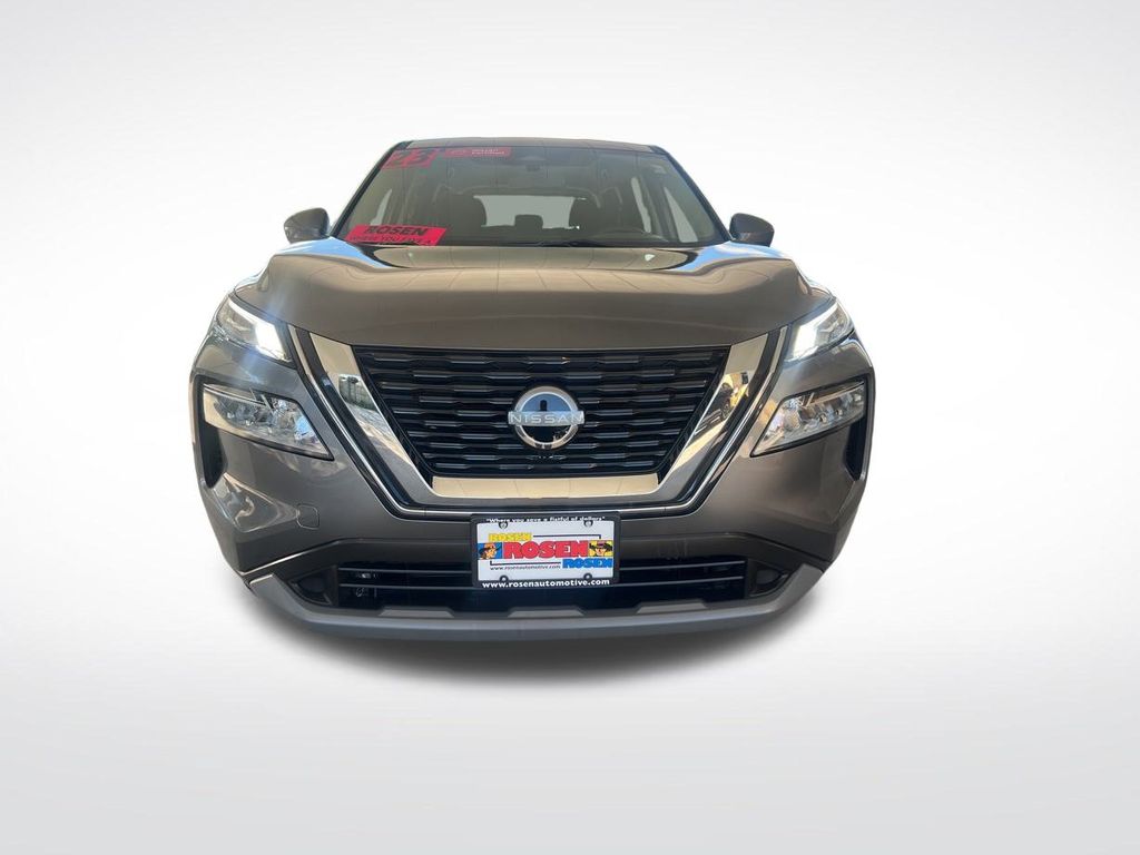 2023 Nissan Rogue SV photo 2