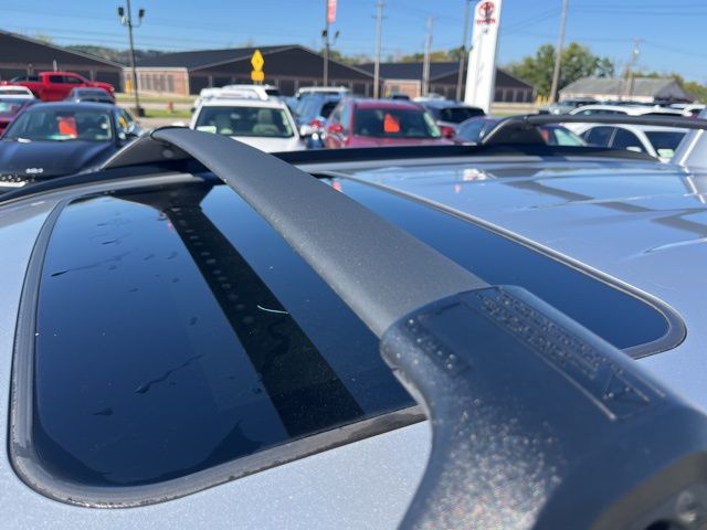 2021 Toyota RAV4 Hybrid XLE photo 23
