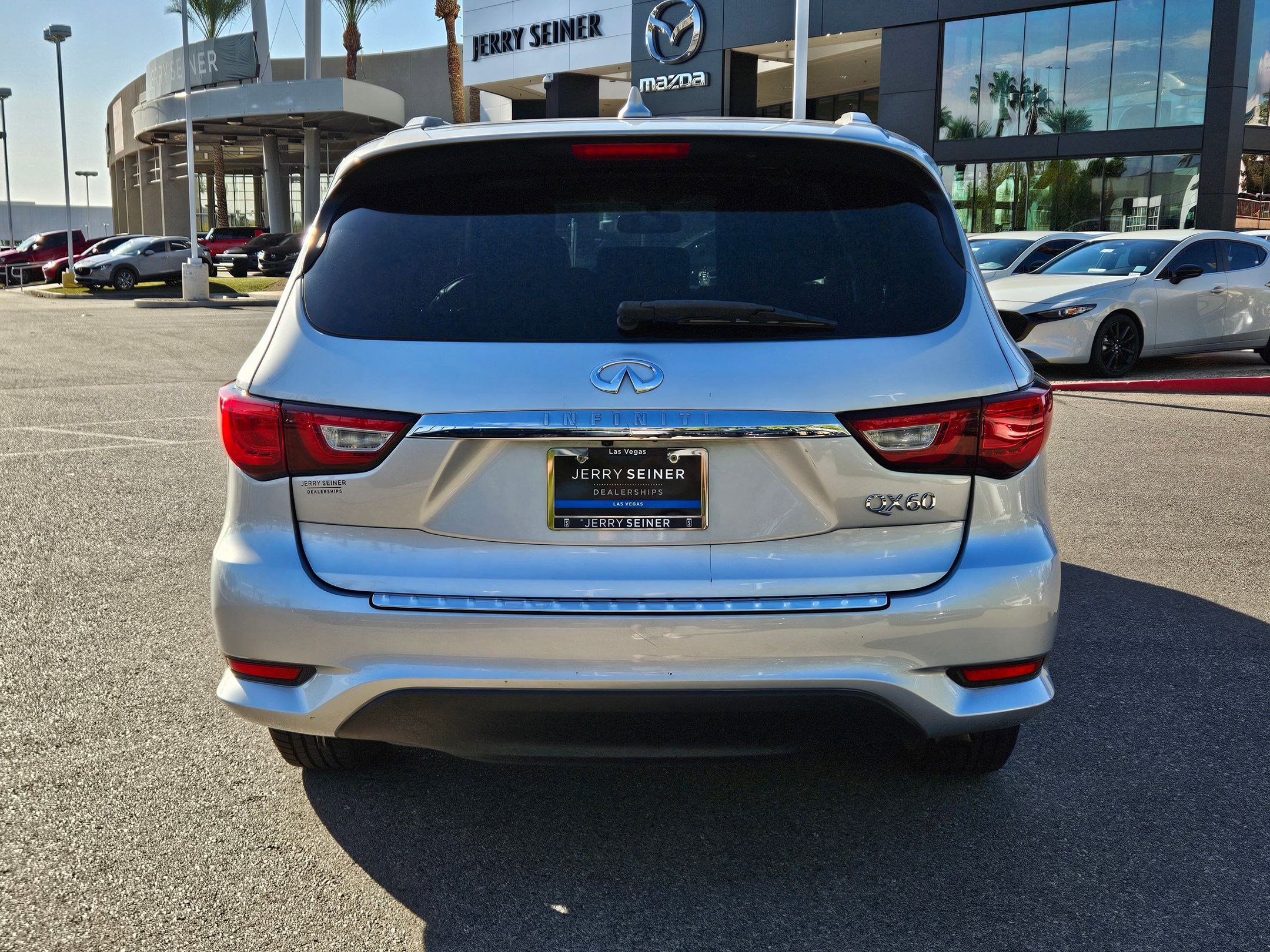 2017 Infiniti QX60 Base photo 4