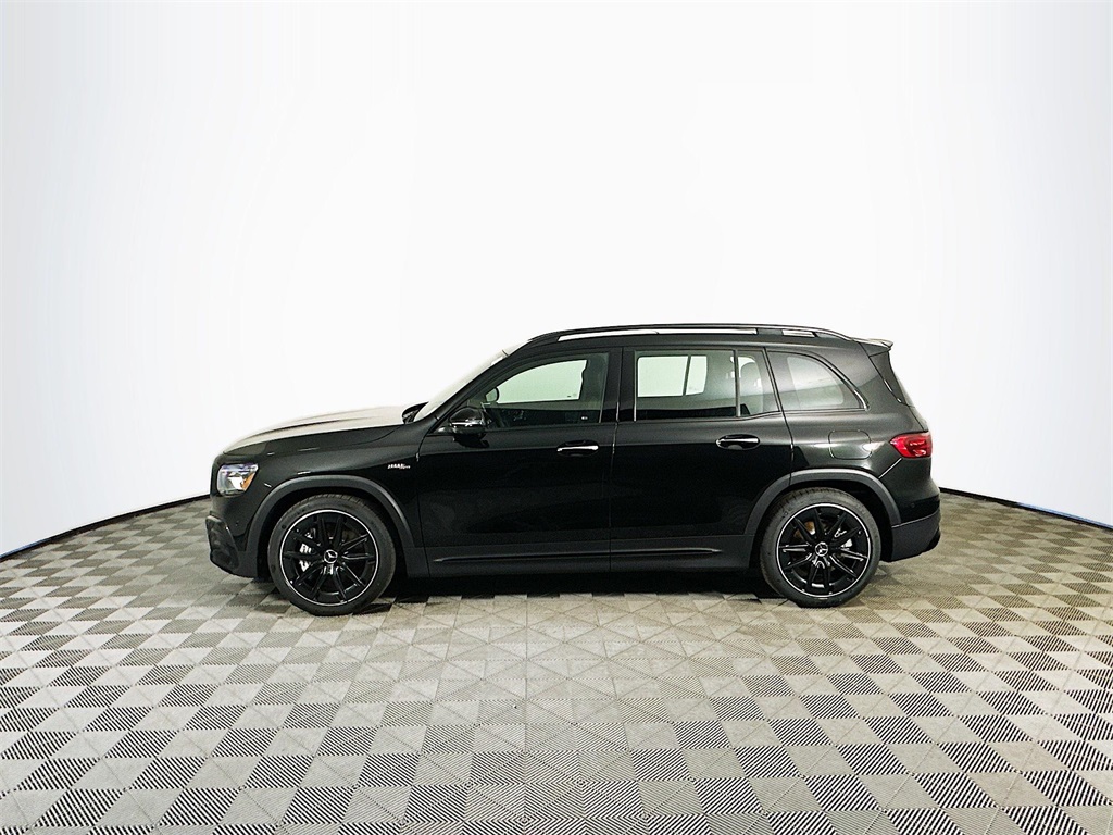 2026 Mercedes Benz GLB 35 AMG 4MATIC photo 3