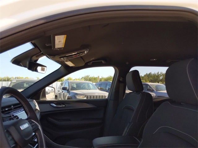 2025 Jeep Grand Cherokee Laredo Altitude photo 14