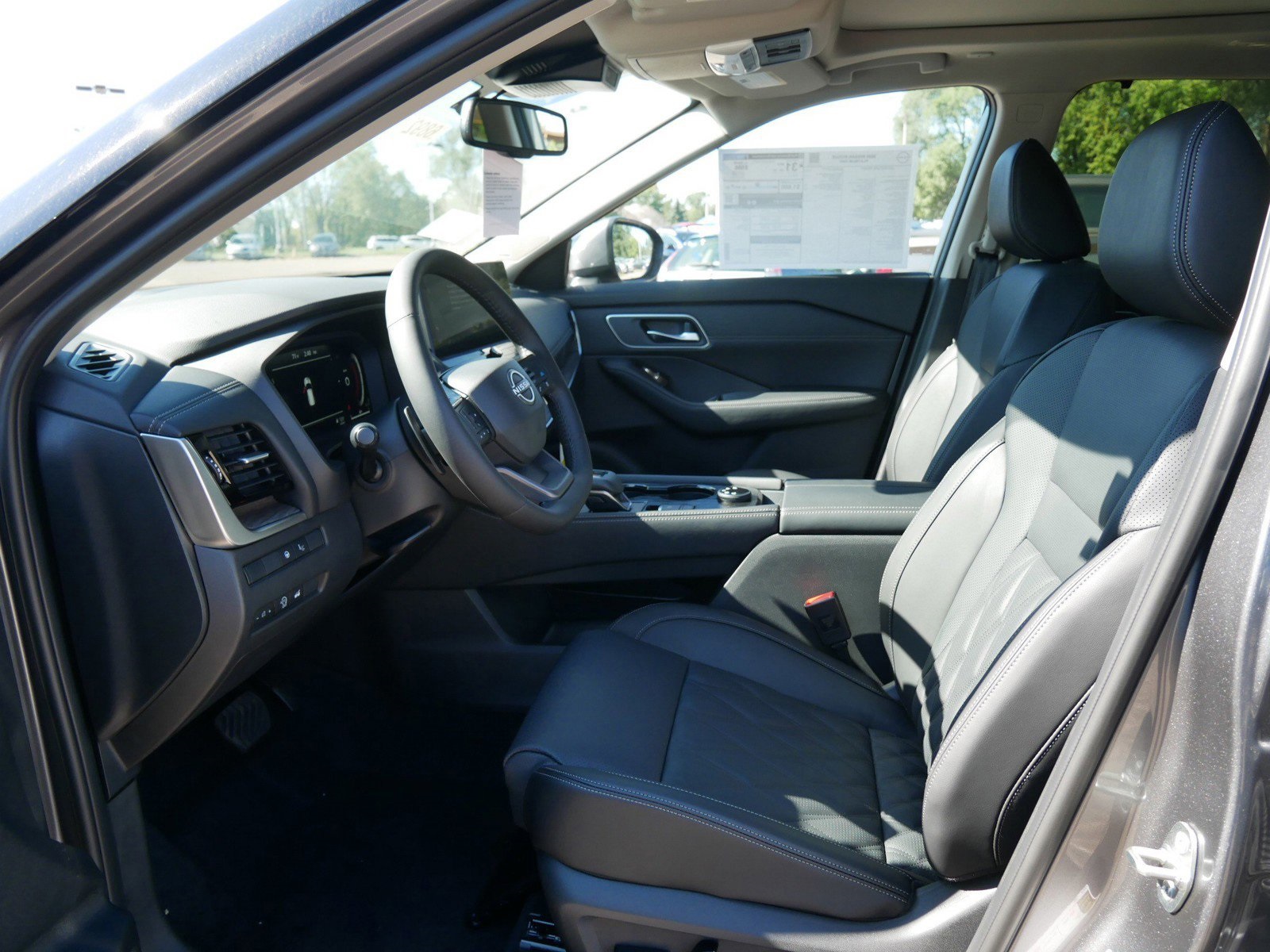 2026 Nissan Rogue Platinum photo 5