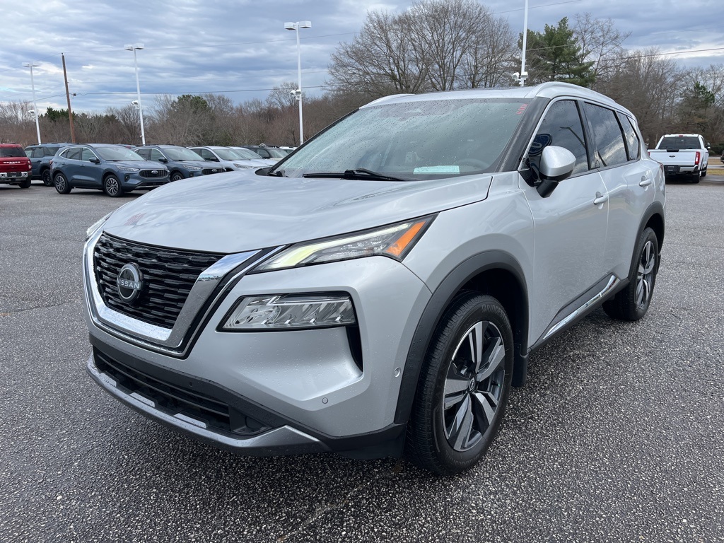 2023 Nissan Rogue SL's photo