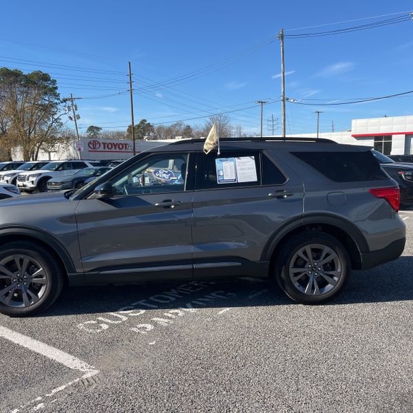 2023 Ford Explorer XLT photo 4