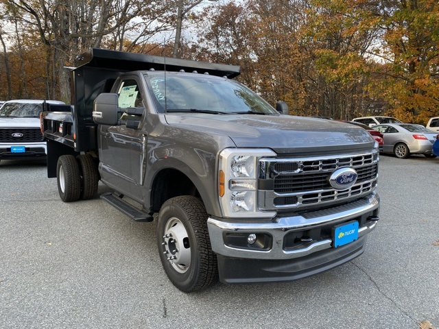 2025 Ford F-350 Super Duty Chassis Cab XL's photo