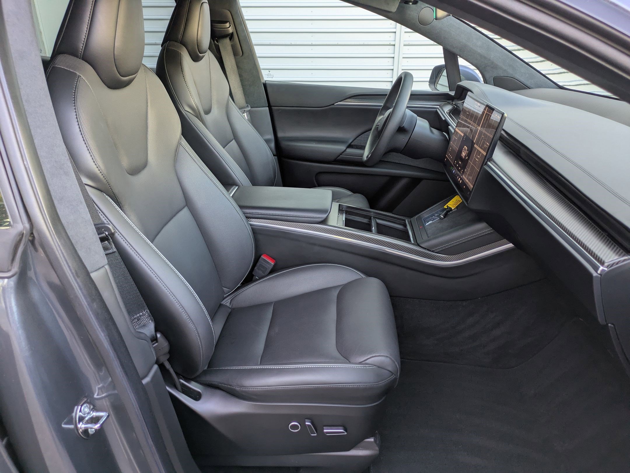 2022 Tesla Model X Plaid photo 25
