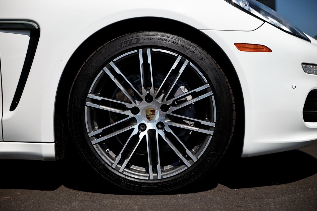 2015 Porsche Panamera Base photo 12