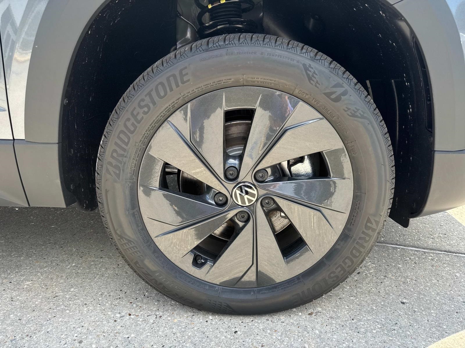 2025 Volkswagen Taos S photo 3