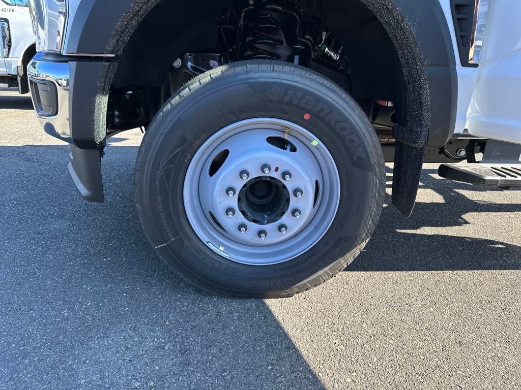2025 Ford F-600 photo 18