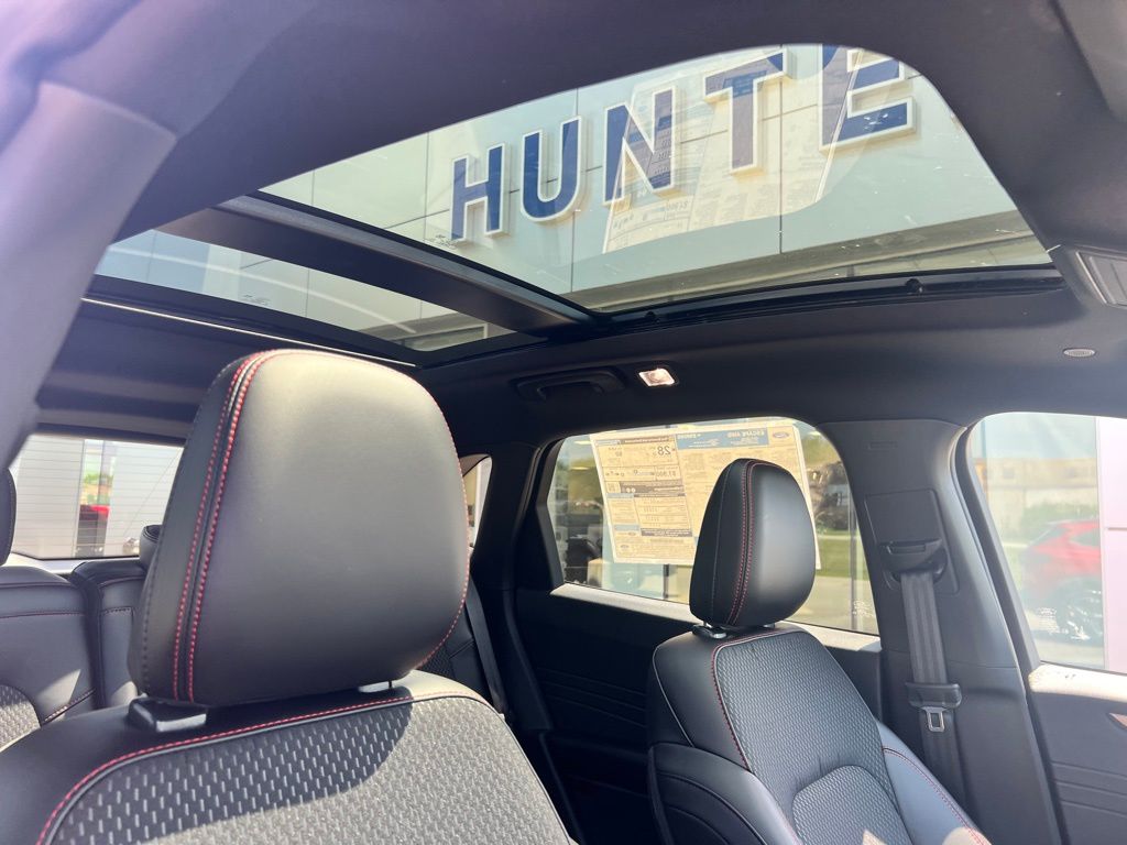 2025 Ford Escape ST-Line photo 31