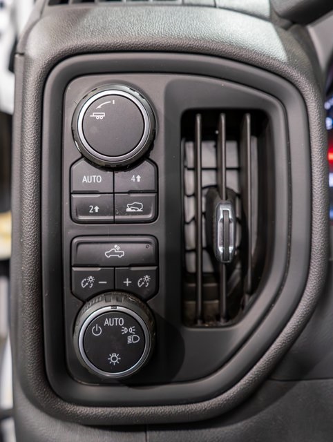 2019 Chevrolet Silverado 1500 Custom photo 12