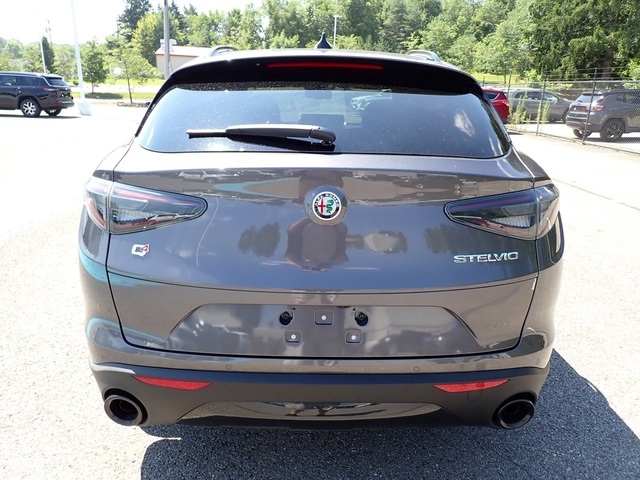 2025 Alfa Romeo Stelvio Sprint Base photo 4