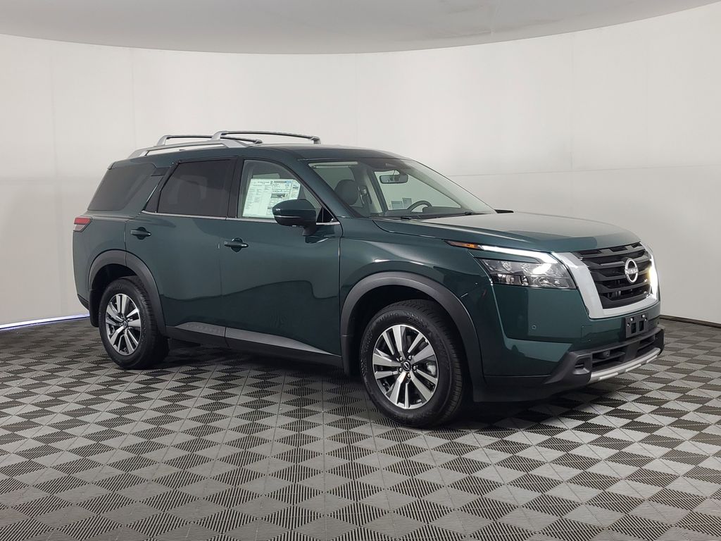 2025 Nissan Pathfinder SL photo 2