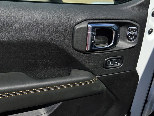2025 Jeep Wrangler Sahara photo 9