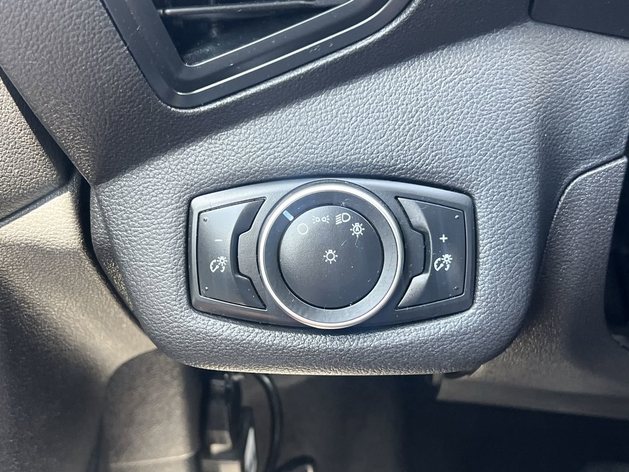 2016 Ford C-Max Hybrid SE photo 20