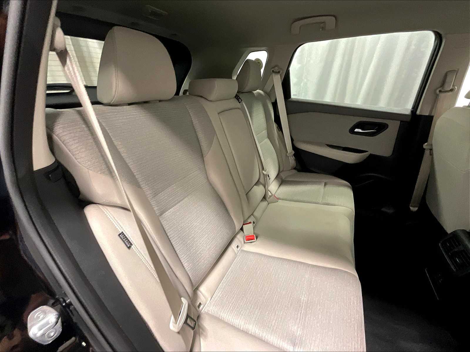 2023 Nissan Rogue SV photo 16