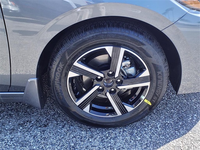 2025 Nissan Sentra SV photo 5