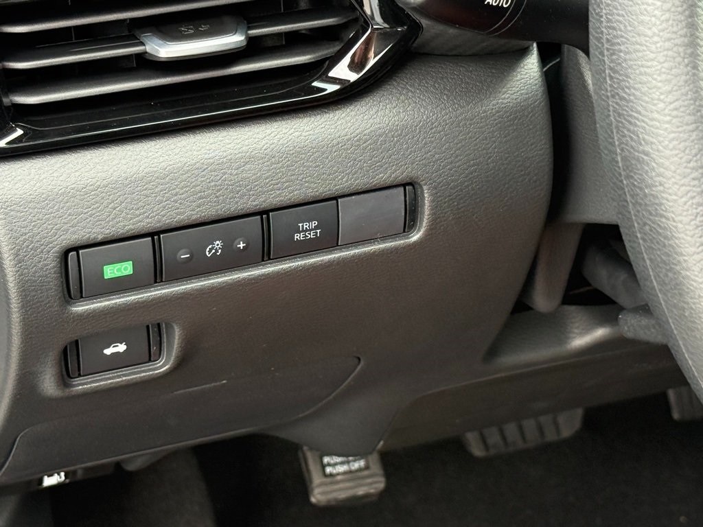 2025 Nissan Sentra SV photo 15