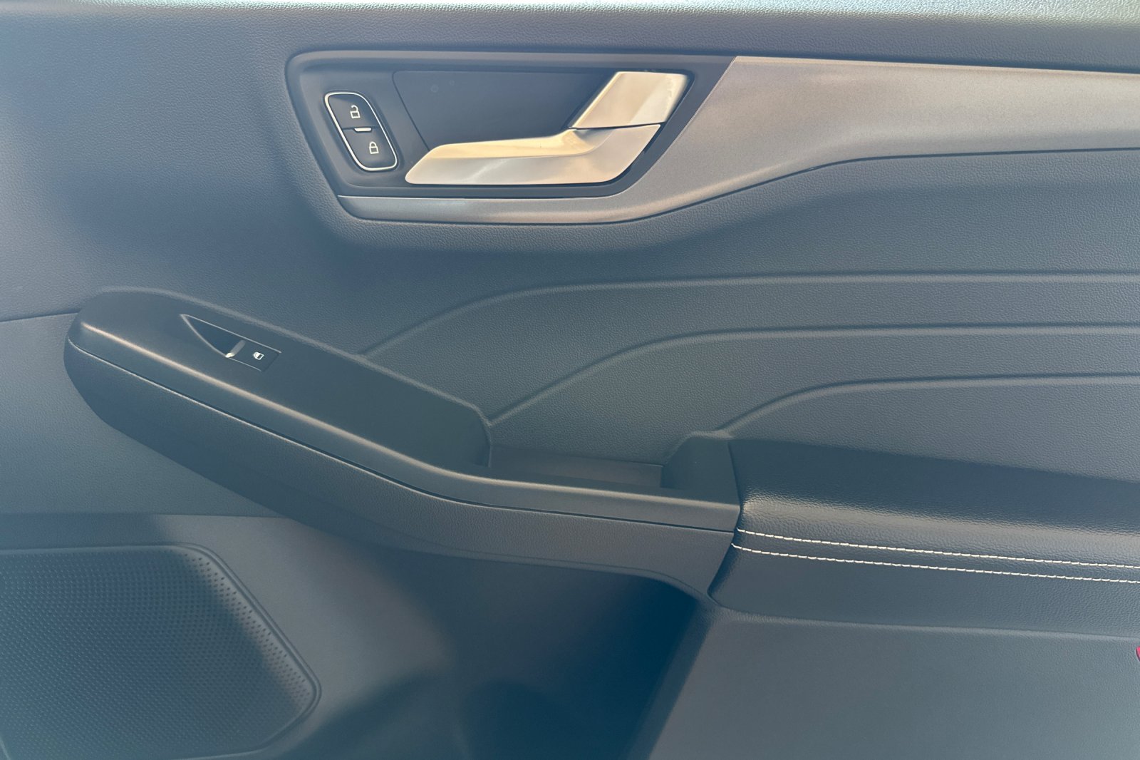 2025 Ford Escape Plug-In Hybrid Base photo 17