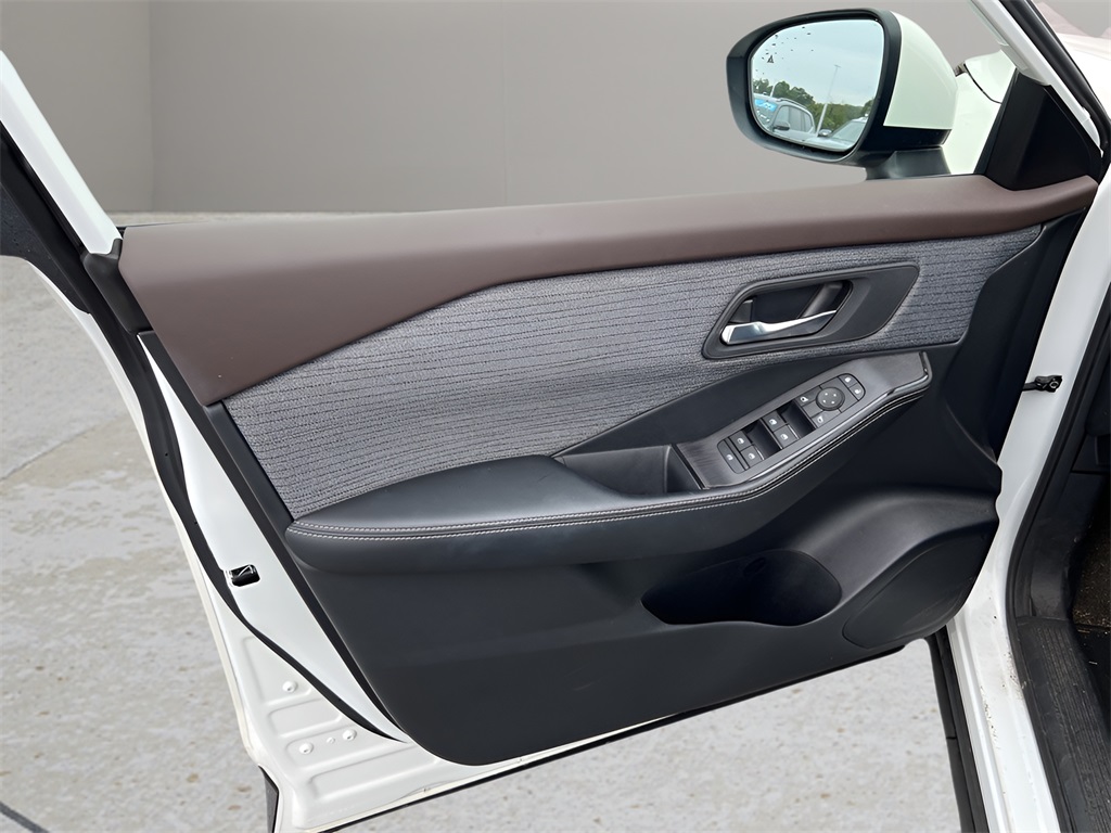 2023 Nissan Rogue SV photo 18