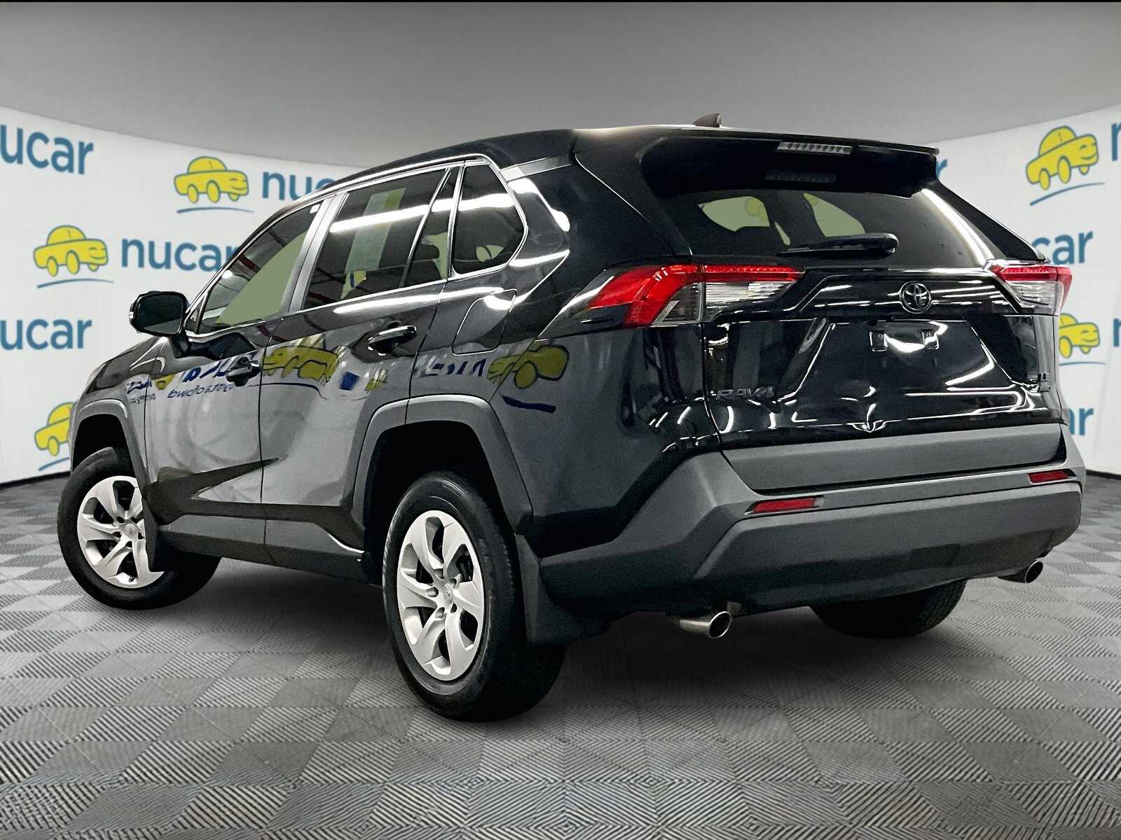 2023 Toyota RAV4 LE photo 4
